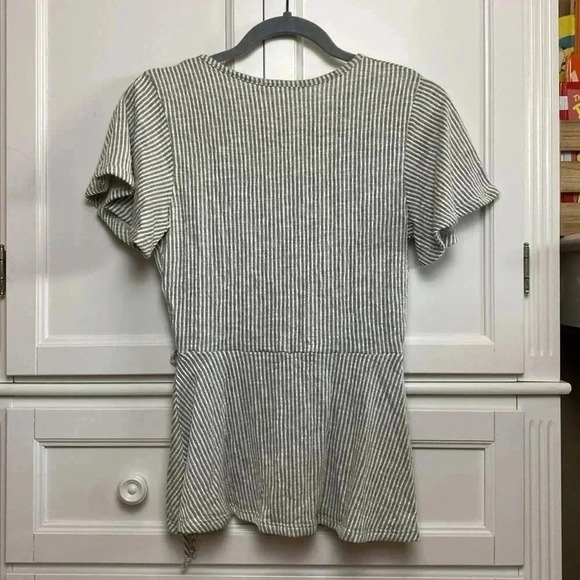 CAUTION TO THE WIND Women's Grey Peplum
Wrap Blouse Medium Med Top Shirt Gray - Picture 5 of 8